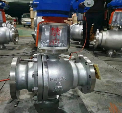 �������y