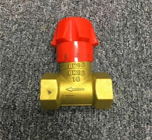 �S�~�����{���y