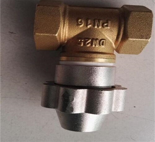 �~�z�۴����i�]�{���y